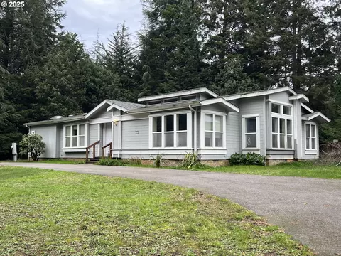 41855 Park Rd, Port Orford, OR 97465