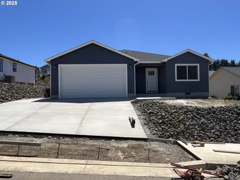1328 NE Simpson Ln, Myrtle Creek, OR 97457