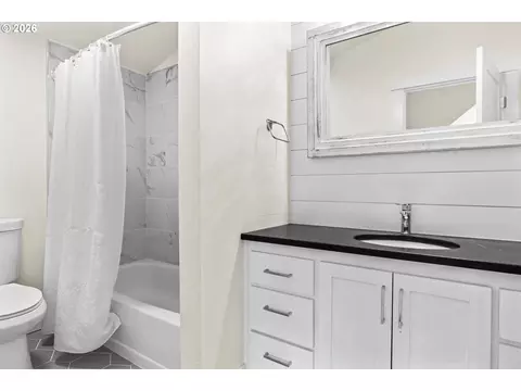 Bath - 855 Calvin St, Eugene, OR 97401 photo 2 of 2