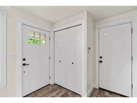 Entry Way - 855 Calvin St, Eugene, OR 97401 photo 1 of 2