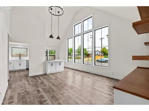 Living - 855 Calvin St, Eugene, OR 97401 photo 1 of 4