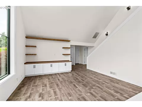 Living - 855 Calvin St, Eugene, OR 97401 photo 3 of 4
