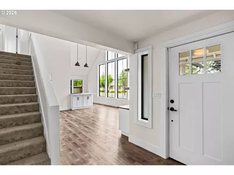 Entry Way - 855 Calvin St, Eugene, OR 97401 photo 2 of 2