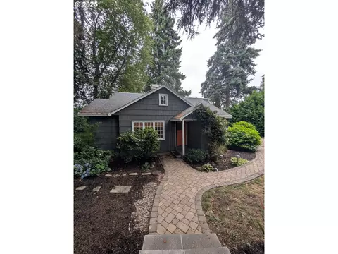 2600 SE Lakewood Dr, Milwaukie, OR 97222