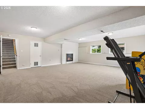 Living - 486 NE Scott Ave, Gresham, OR 97030 photo 5 of 6
