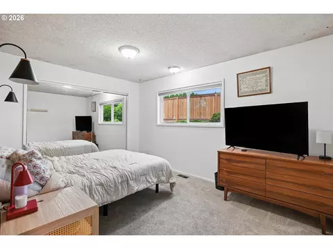 Bedroom - 486 NE Scott Ave, Gresham, OR 97030 photo 2 of 3