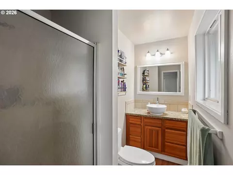 Bath - 486 NE Scott Ave, Gresham, OR 97030 photo 2 of 2