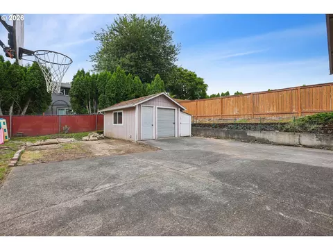 Exterior - 486 NE Scott Ave, Gresham, OR 97030 photo 7 of 10