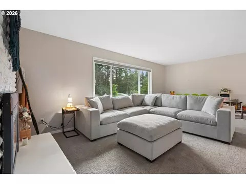 Living - 486 NE Scott Ave, Gresham, OR 97030 photo 4 of 6