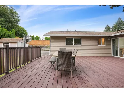 Exterior - 486 NE Scott Ave, Gresham, OR 97030 photo 4 of 10
