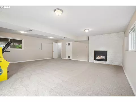 Living - 486 NE Scott Ave, Gresham, OR 97030 photo 6 of 6