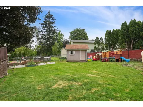 Exterior - 486 NE Scott Ave, Gresham, OR 97030 photo 8 of 10