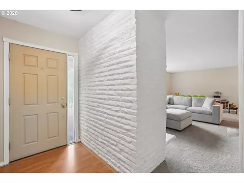Entry Way - 486 NE Scott Ave, Gresham, OR 97030 photo 1 of 2
