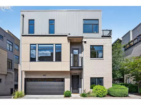 2144 NW 16th Ave, Portland, OR 97209