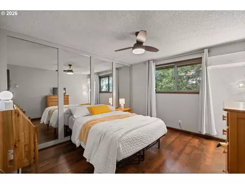 Bedroom - 252 Foxtail Dr, Eugene, OR 97401 photo 2 of 3