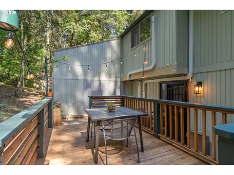 Exterior - 252 Foxtail Dr, Eugene, OR 97401 photo 2 of 2