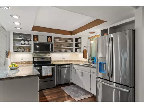 Kitchen - 252 Foxtail Dr, Eugene, OR 97401 photo 2 of 4