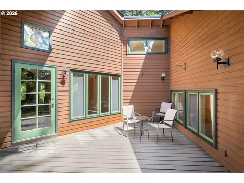 Exterior - 2350 Mclean Blvd, Eugene, OR 97405 photo 5 of 7