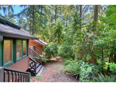Exterior - 2350 Mclean Blvd, Eugene, OR 97405 photo 4 of 7
