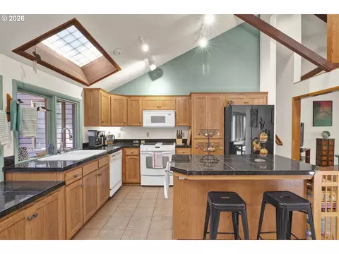 Kitchen - 2350 Mclean Blvd, Eugene, OR 97405 photo 1 of 4