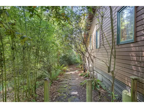 Exterior - 2350 Mclean Blvd, Eugene, OR 97405 photo 2 of 7
