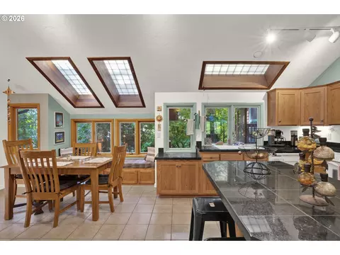 Kitchen - 2350 Mclean Blvd, Eugene, OR 97405 photo 4 of 4