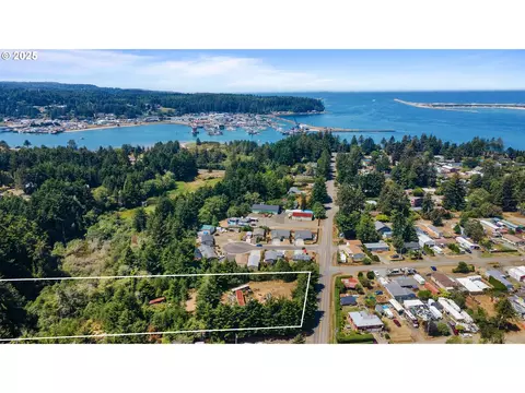 90832 Wilshire Ln, Coos Bay, OR 97420