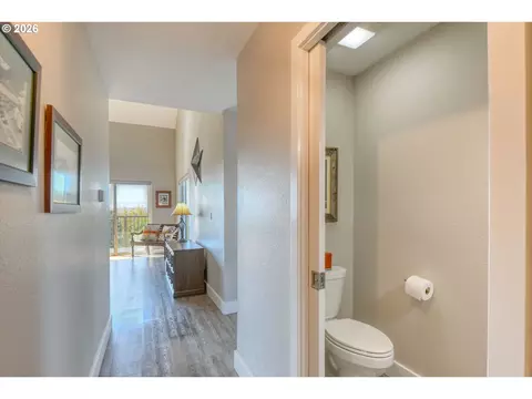 Entry Way - 1032 NW 12th St #A, Pendleton, OR 97801 photo 2 of 3