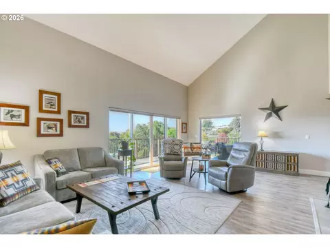 Living - 1032 NW 12th St #A, Pendleton, OR 97801 photo 1 of 3