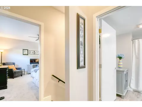 Entry Way - 1032 NW 12th St #A, Pendleton, OR 97801 photo 1 of 3