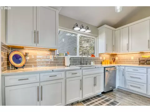 Kitchen - 1032 NW 12th St #A, Pendleton, OR 97801 photo 4 of 4