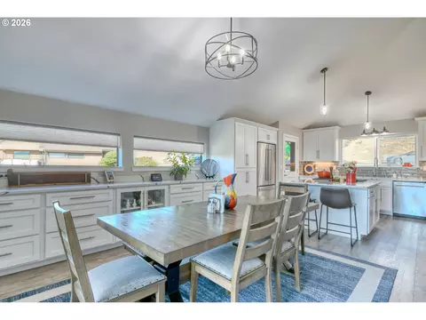 Dining - 1032 NW 12th St #A, Pendleton, OR 97801 photo 2 of 3