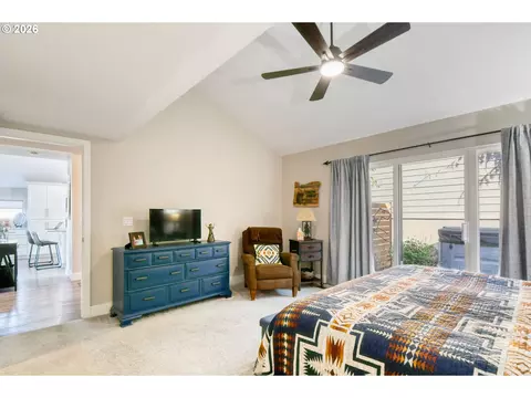 Bedroom - 1032 NW 12th St #A, Pendleton, OR 97801 photo 2 of 5