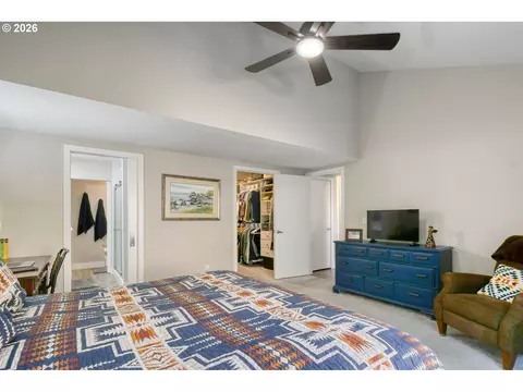 Bedroom - 1032 NW 12th St #A, Pendleton, OR 97801 photo 3 of 5