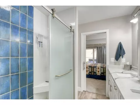 Bath - 1032 NW 12th St #A, Pendleton, OR 97801 photo 2 of 4