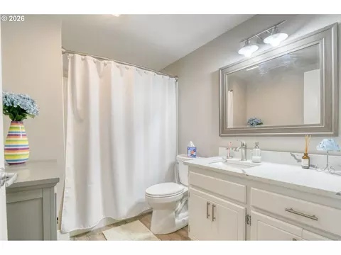 Bath - 1032 NW 12th St #A, Pendleton, OR 97801 photo 3 of 4