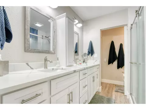 Bath - 1032 NW 12th St #A, Pendleton, OR 97801 photo 1 of 4