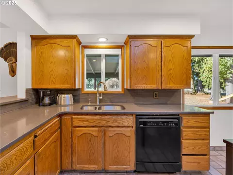 Kitchen - 44434 SE Coalman Rd, Sandy, OR 97055 photo 2 of 3