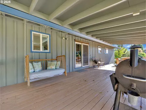 Exterior - 44434 SE Coalman Rd, Sandy, OR 97055 photo 9 of 10