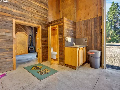 Bath - 44434 SE Coalman Rd, Sandy, OR 97055 photo 1 of 3
