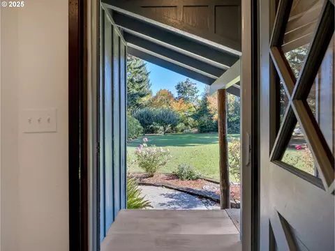 Entry Way - 44434 SE Coalman Rd, Sandy, OR 97055 photo 2 of 4