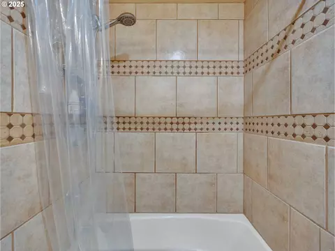Bath - 44434 SE Coalman Rd, Sandy, OR 97055 photo 3 of 3