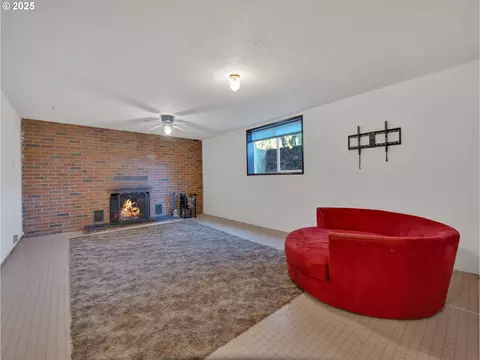 Living - 44434 SE Coalman Rd, Sandy, OR 97055 photo 1 of 2