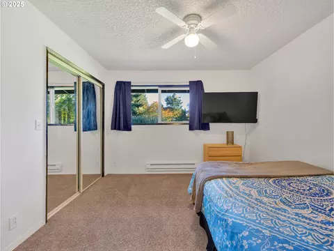 Bedroom - 44434 SE Coalman Rd, Sandy, OR 97055 photo 2 of 3
