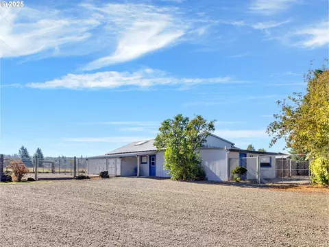 Exterior - 44434 SE Coalman Rd, Sandy, OR 97055 photo 4 of 10