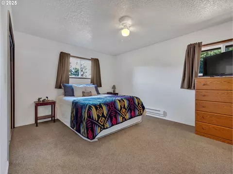 Bedroom - 44434 SE Coalman Rd, Sandy, OR 97055 photo 1 of 3