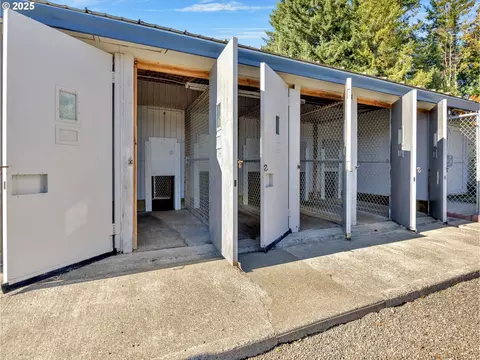 Exterior - 44434 SE Coalman Rd, Sandy, OR 97055 photo 5 of 10