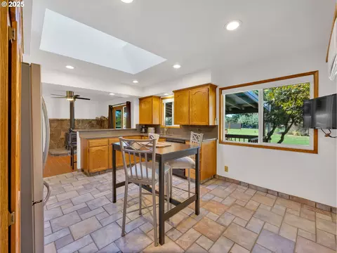 Kitchen - 44434 SE Coalman Rd, Sandy, OR 97055 photo 3 of 3