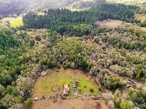 1230 Becker Rd, Roseburg, OR 97471