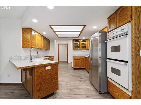 Kitchen - 2730 NE Roberts Ave, Gresham, OR 97030 photo 1 of 4